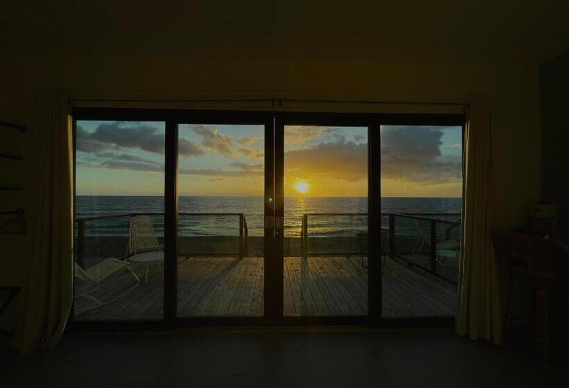 Deluxe Suite King Bed, 1 Corcega Beachfront Suites
