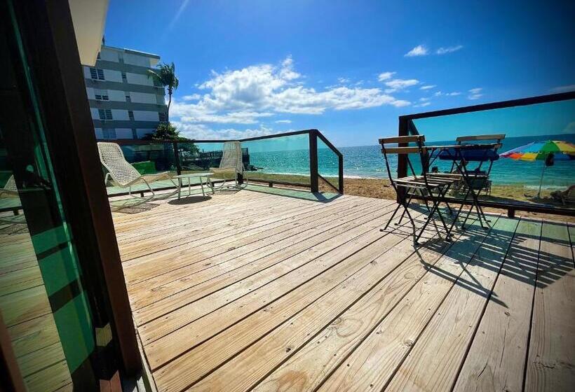 Suite Deluxe Lit King Size, 1 Corcega Beachfront Suites