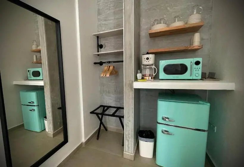 سوییت لوکس, 1 Corcega Beachfront Suites