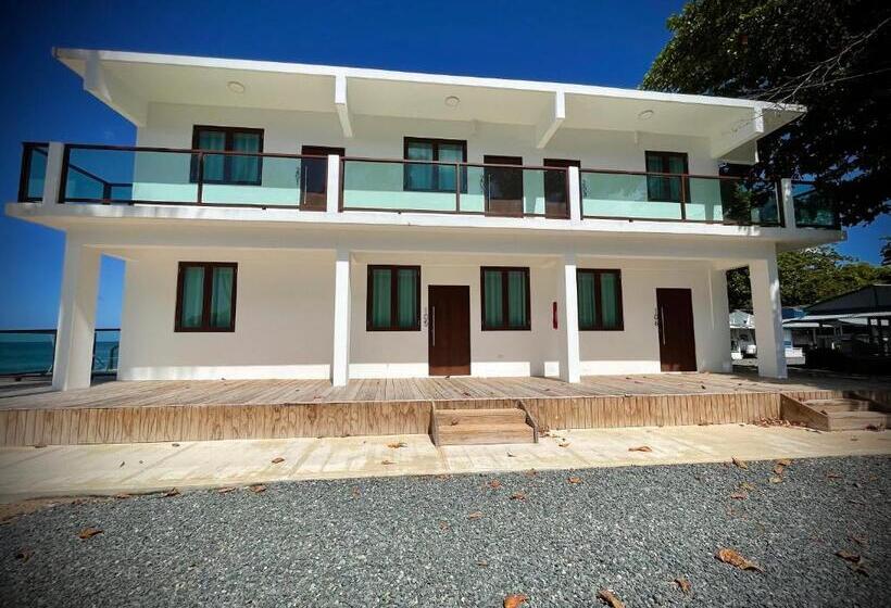 Suite Deluxe, 1 Corcega Beachfront Suites