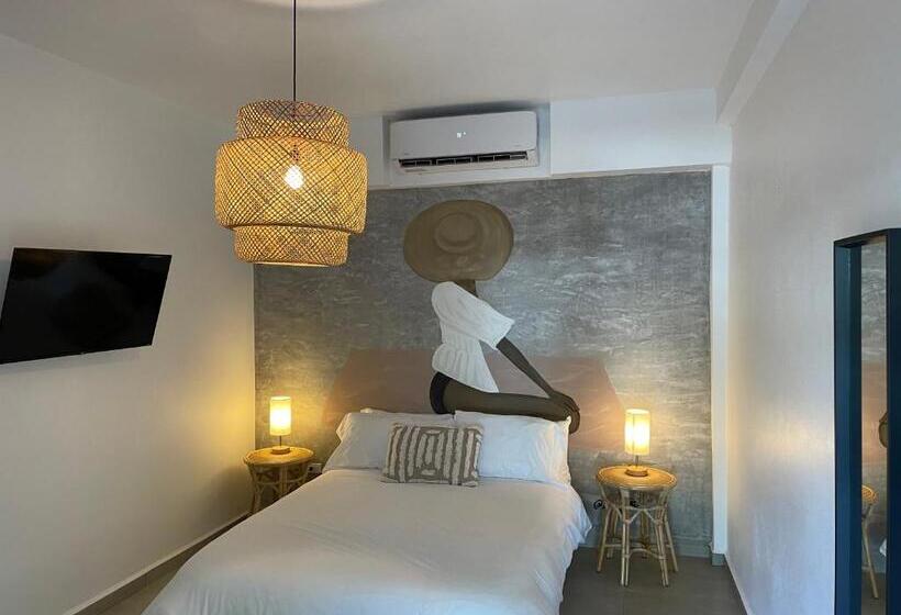 Studio Standard, 1 Corcega Beachfront Suites