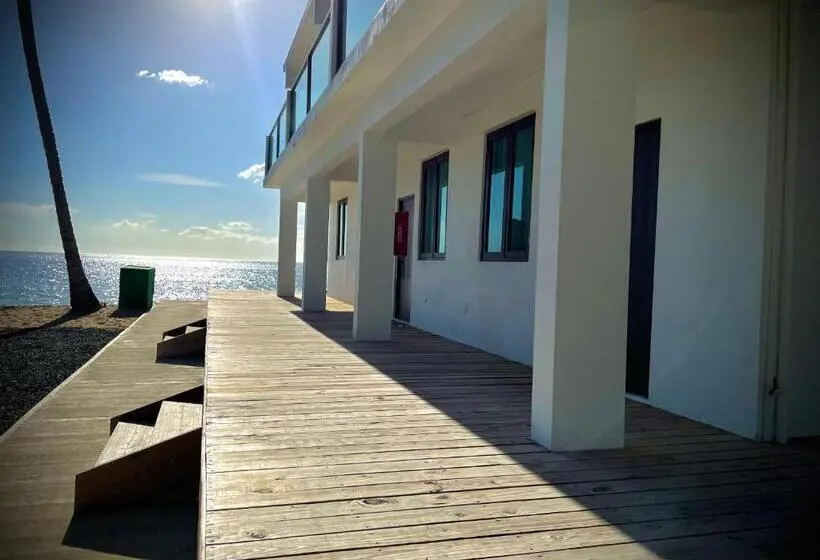 استودیوی استاندارد, 1 Corcega Beachfront Suites