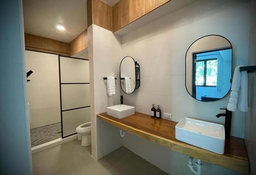 Studio Deluxe, 1 Corcega Beachfront Suites