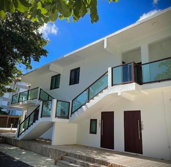 Studio Deluxe, 1 Corcega Beachfront Suites