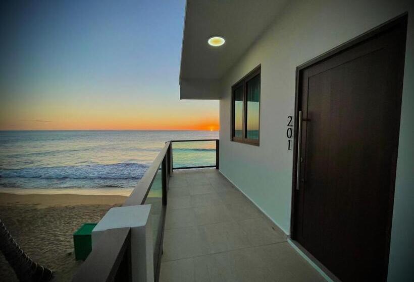 Chambre Quadruple Deluxe, 1 Corcega Beachfront Suites