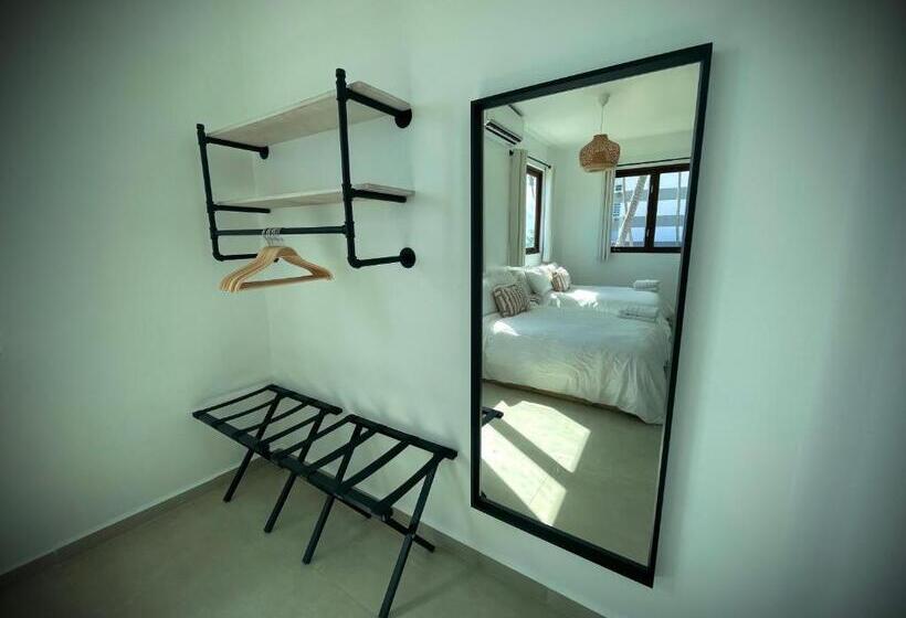 اتاق لوکس چهار تخته, 1 Corcega Beachfront Suites