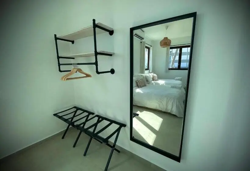 اتاق لوکس چهار تخته, 1 Corcega Beachfront Suites