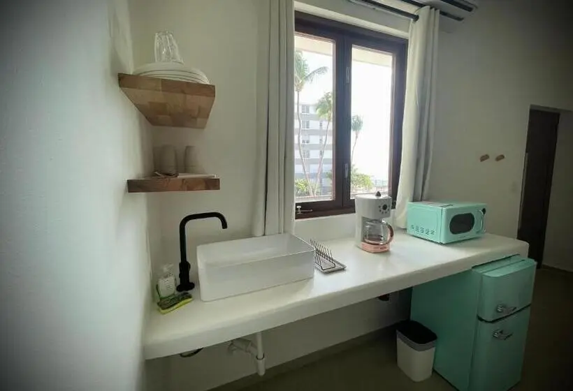 اتاق کلاسیک چهارنفره, 1 Corcega Beachfront Suites