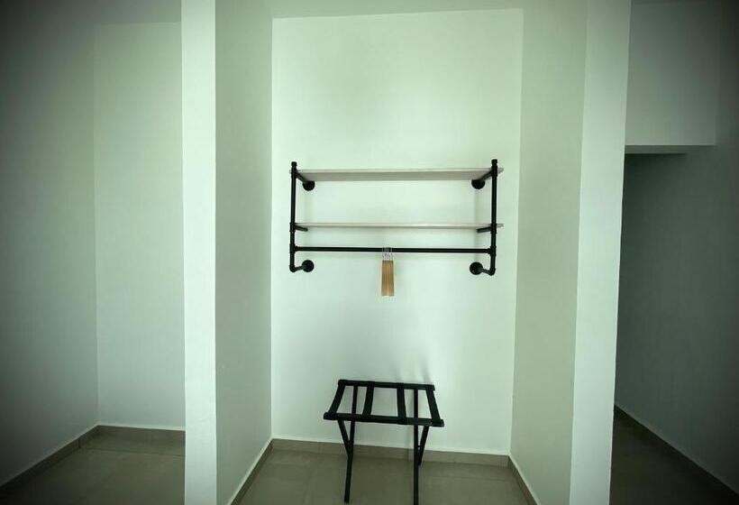 اتاق استاندارد چهارنفره با بالکن, 1 Corcega Beachfront Suites