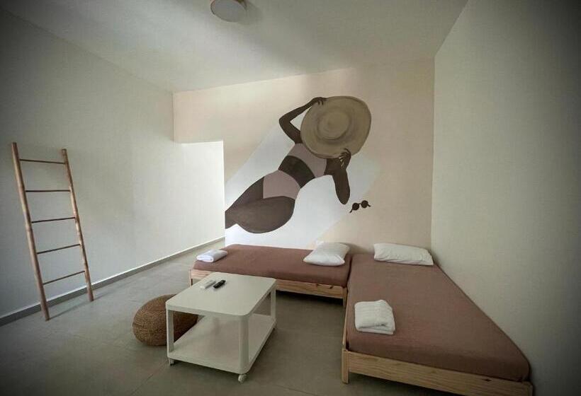 Chambre Quadruple Standard avec Balcon, 1 Corcega Beachfront Suites