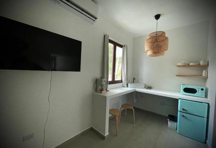 اتاق استاندارد چهارنفره با بالکن, 1 Corcega Beachfront Suites