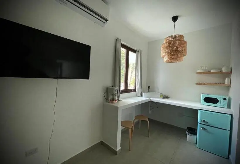 اتاق استاندارد چهارنفره با بالکن, 1 Corcega Beachfront Suites