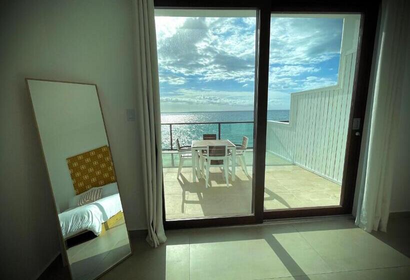 Chambre Quadruple Standard avec Balcon, 1 Corcega Beachfront Suites
