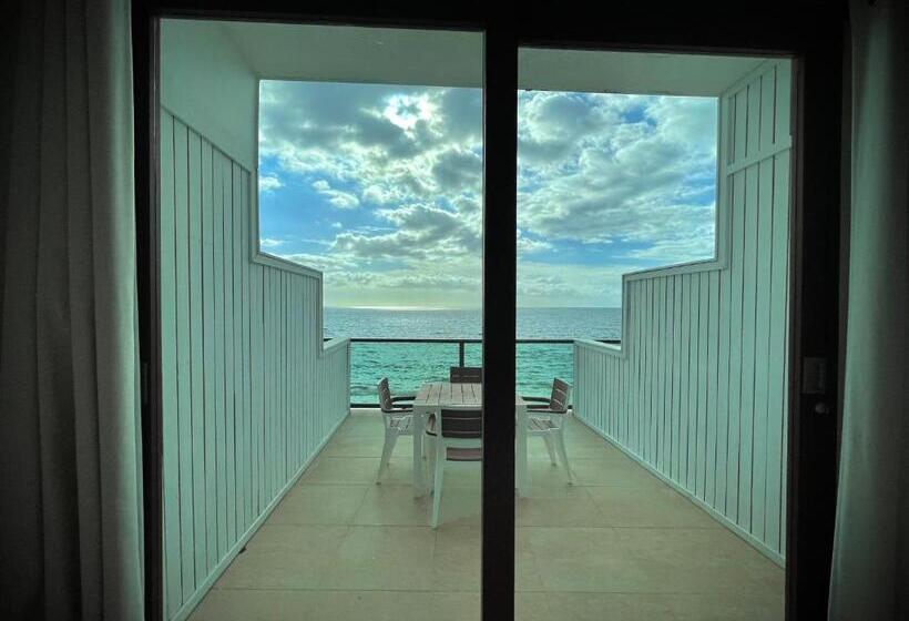 Chambre Quadruple Premium, 1 Corcega Beachfront Suites