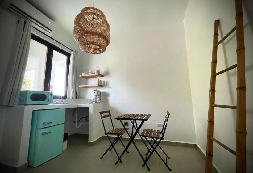 اتاق استاندارد با بالکن, 1 Corcega Beachfront Suites