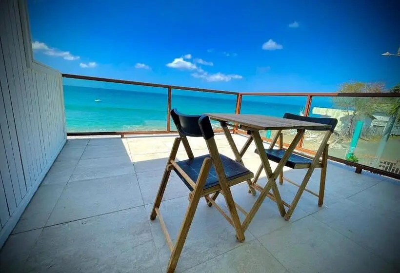 سوییت, 1 Corcega Beachfront Suites
