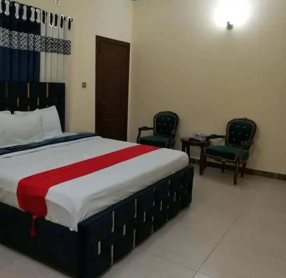 اتاق ساده سه‌ نفره, Royal Inn