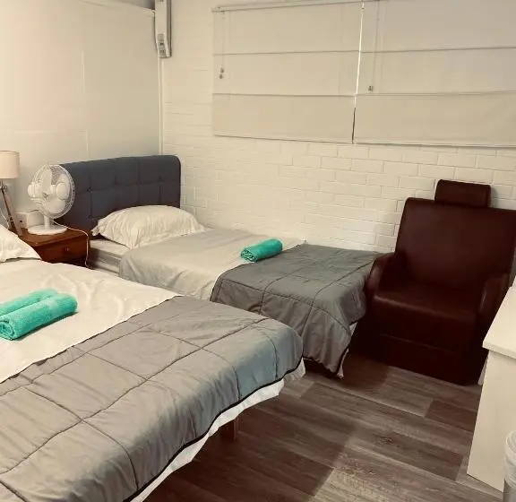 Standard Kolmen Hengen Huone Jaettu kylpyhuone, Yny Guest House