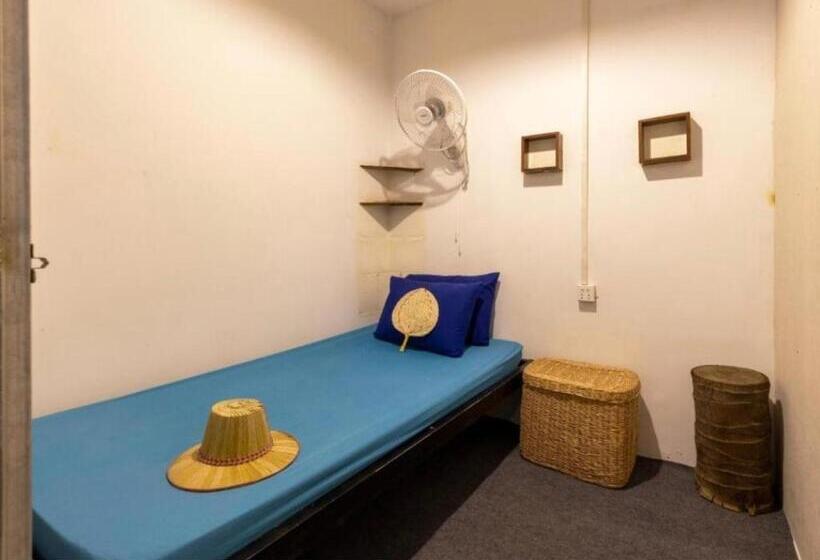 اتاق استاندارد یک نفره, Fusion Hostel