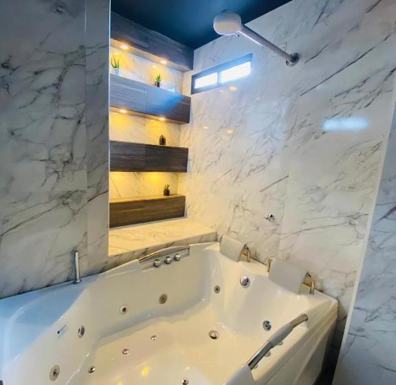 جناح ديلوكس, Calle Real Inn