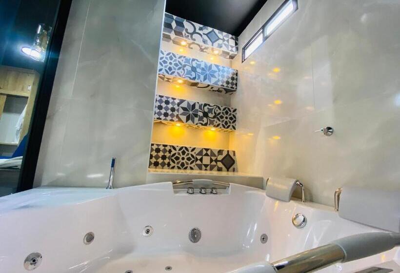 جناح ديلوكس, Calle Real Inn