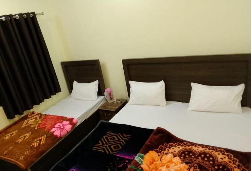 标准三人间, Himalayan View