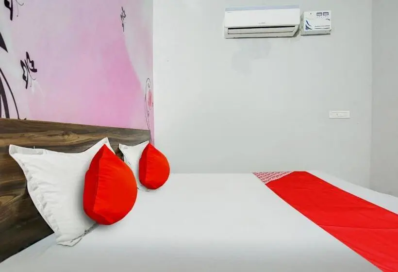 اتاق کلاسیک سه تخته, O The Corner House