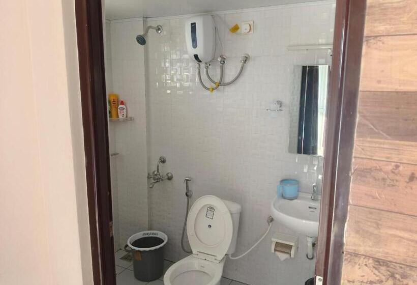 اتاق لوکس خانوادگی, Sancta Maria Airport