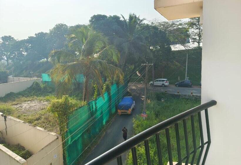 اتاق لوکس, Sancta Maria Airport