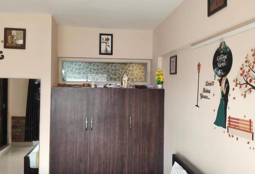 اتاق لوکس خانوادگی, Sancta Maria Airport