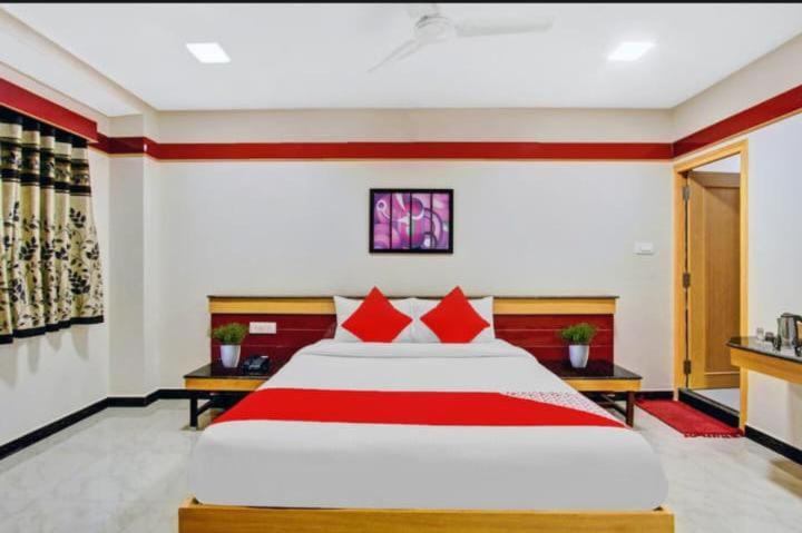 اتاق لوکس, Sri Sai Guru Comfors