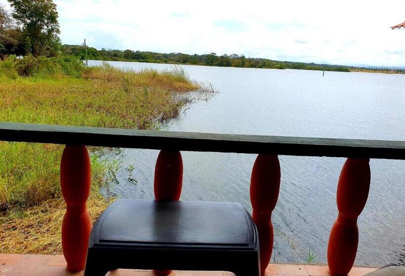 חדר משפחתי, Cabana S On Gatun Lake In Arenosa