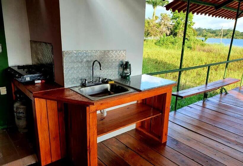 חדר סטנדרט לארבעה, Cabana S On Gatun Lake In Arenosa