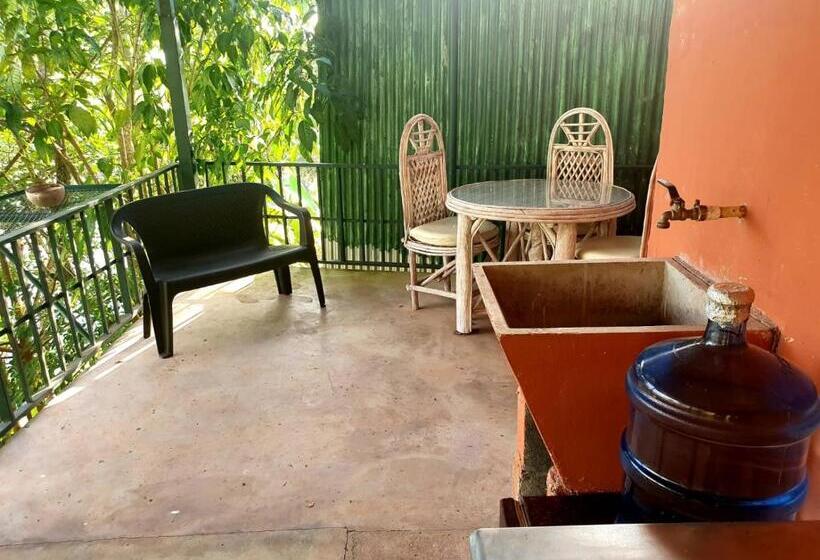 חדר סטנדרט עם מרפסת, Cabana S On Gatun Lake In Arenosa