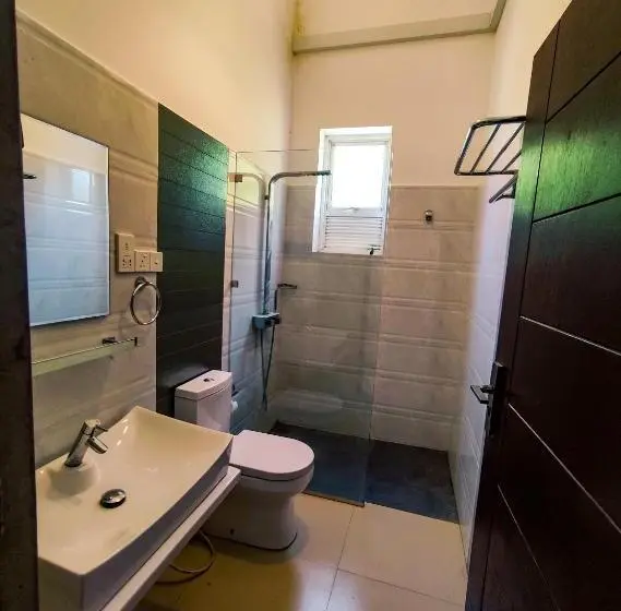 Deluxe-huone Puutarhanäkymä, The Yacht Villa Near Colombo International Airport