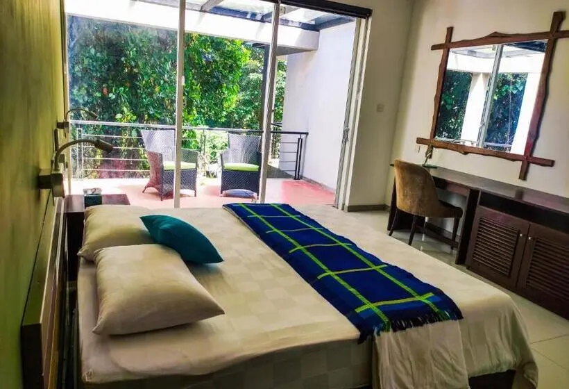 Deluxe-huone Parveke, The Yacht Villa Near Colombo International Airport