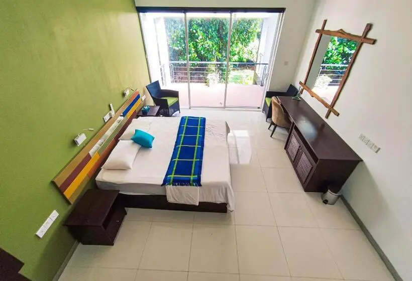 Deluxe-huone Parveke, The Yacht Villa Near Colombo International Airport