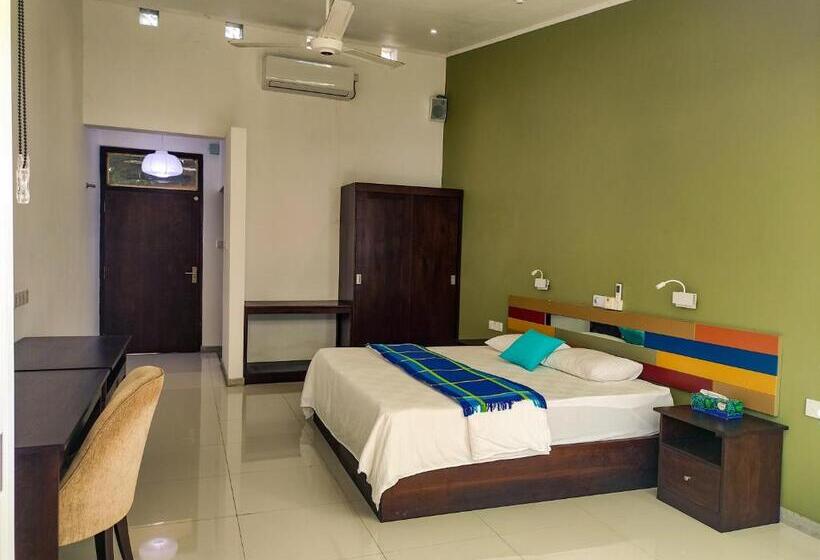 חדר דלוקס עם מרפסת, The Yacht Villa Near Colombo International Airport