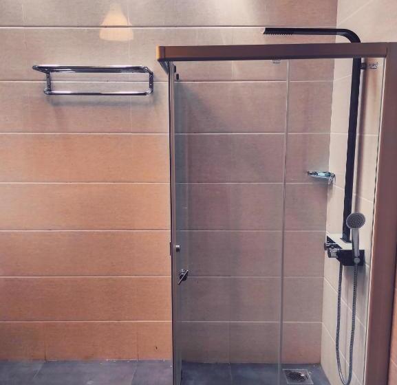 חדר דלוקס עם מרפסת, The Yacht Villa Near Colombo International Airport