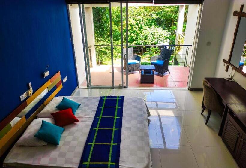 חדר דלוקס עם מרפסת, The Yacht Villa Near Colombo International Airport