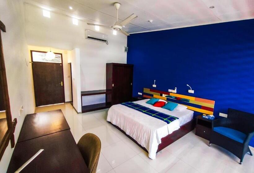 חדר דלוקס עם מרפסת, The Yacht Villa Near Colombo International Airport