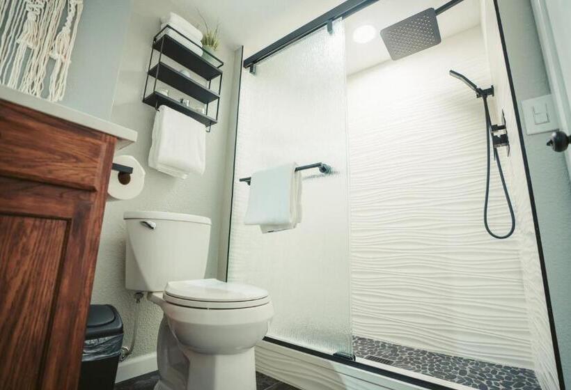 חדר דלוקס, Windsor Retreat Private Basement Suite