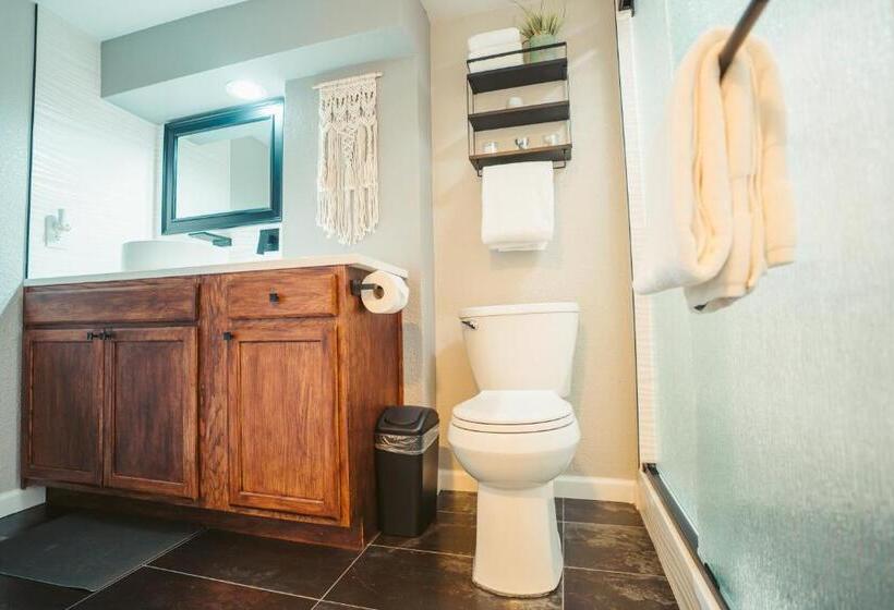 חדר דלוקס, Windsor Retreat Private Basement Suite