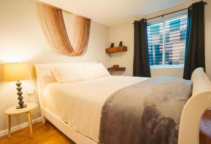 Номер Deluxe, Windsor Retreat Private Basement Suite