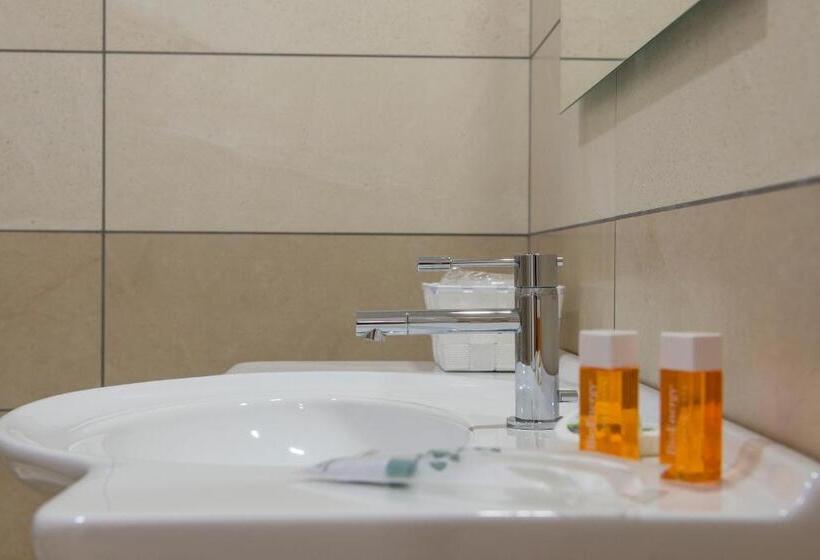 غرفة ديلوكس, America