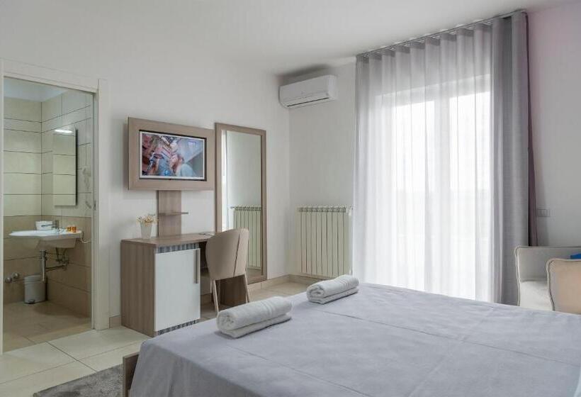 غرفة ديلوكس, America