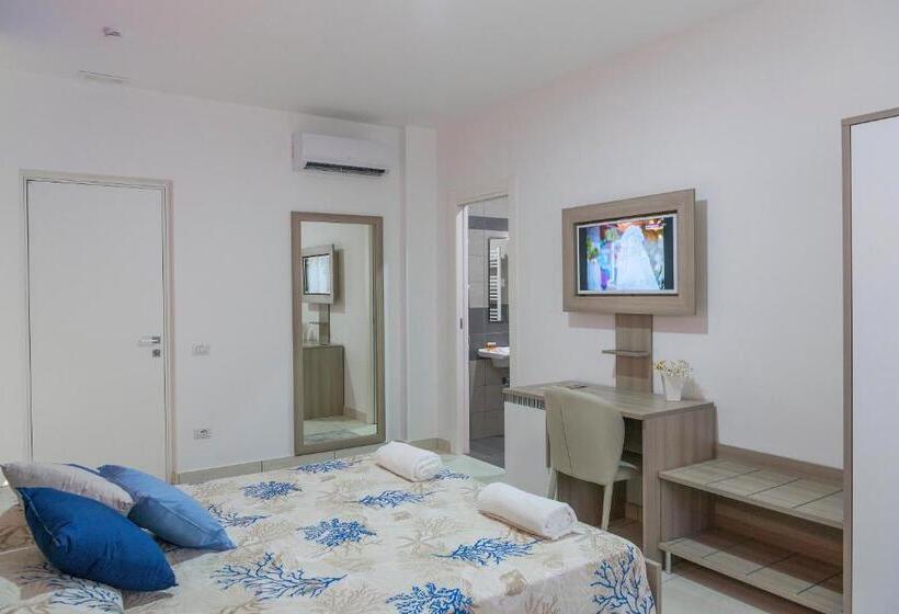 غرفة قياسية رباعية, America