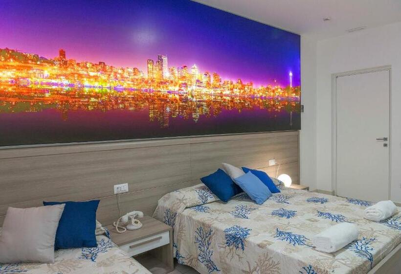 غرفة قياسية رباعية, America