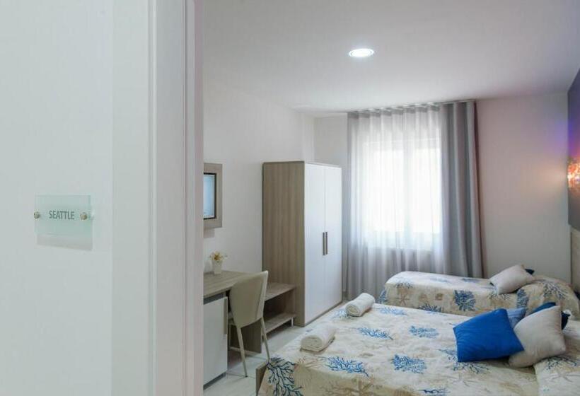 غرفة قياسية رباعية, America