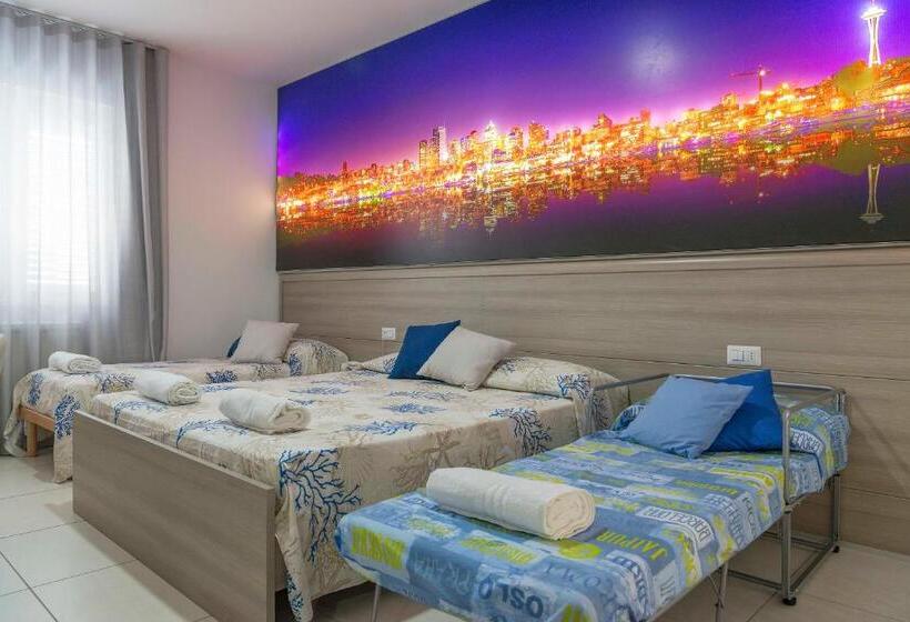 غرفة قياسية رباعية, America